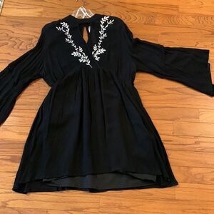 True Destiny Size 1X black dress with white embroidery detail